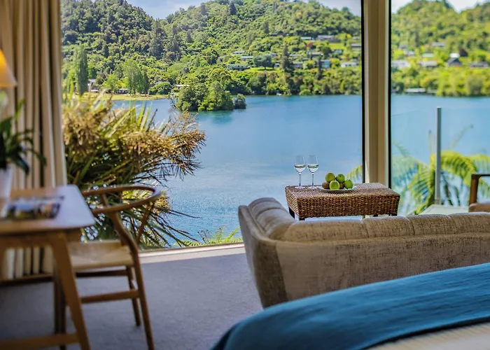 Solitaire Lodge *